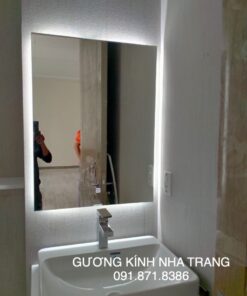 Gương đèn led cảm ứng treo tường phòng tắm Nha Trang Khánh Hòa