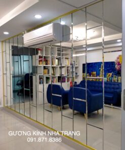 Gương soi trang trí dán tường phòng khách Nha Trang Khánh Hòa